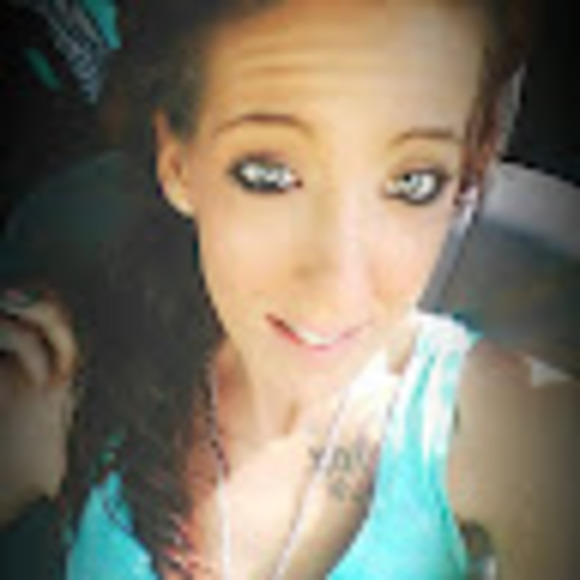 Profile Picture of Danielle Berden (@d_berden1989) on Poshmark