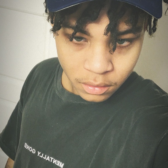 Profile Picture of Michael Massie (@mikemass25) on Poshmark