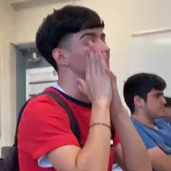 Profile Picture of Julian Lupercio (@julianlupercio) on Poshmark