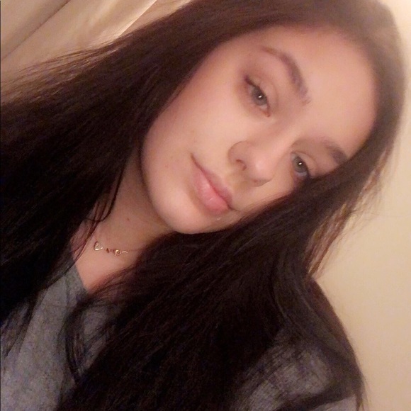 Profile Picture of Julia Wiley (@wileyjulia50) on Poshmark