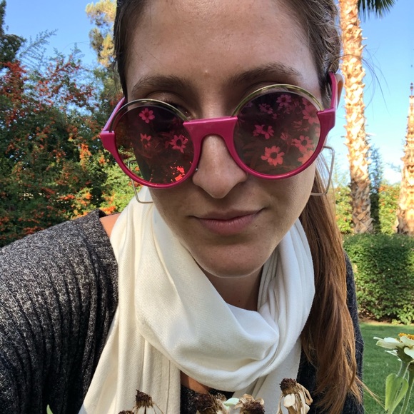 Profile Picture of Kelsey Sease (@seasepeace) on Poshmark