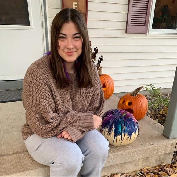 Valerie Niesen - Poshmark Profile Picture of Valerie Niesen (@vniesen5) on Poshmark