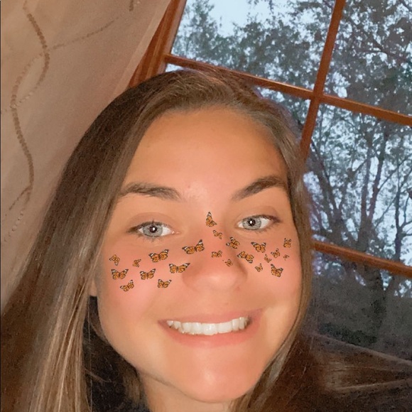 Profile Picture of Carly Wilcoxen (@cgwilcoxen) on Poshmark