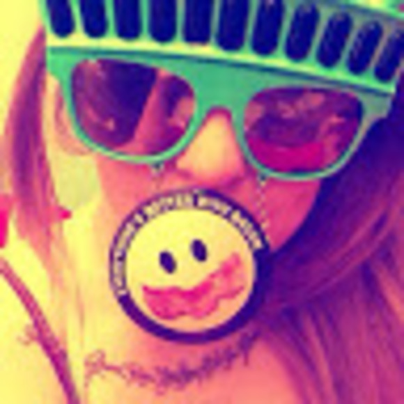 Profile Picture of Sky Higgins (@skyysays) on Poshmark