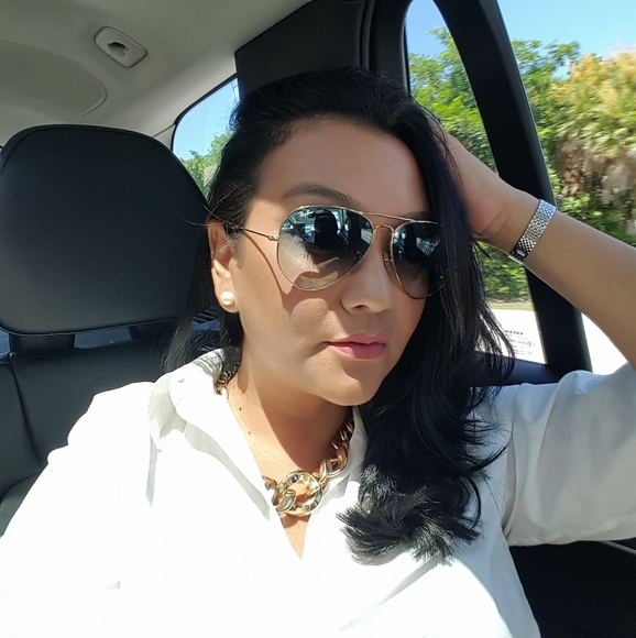 Profile Picture of Thayana Brandão (@thaydabela) on Poshmark