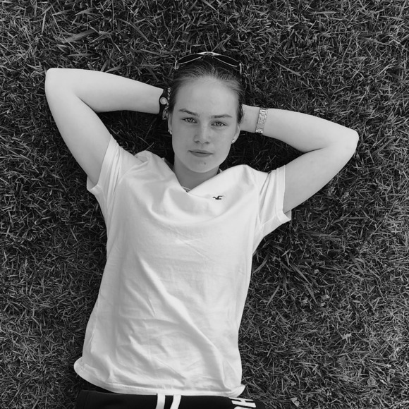 Profile Picture of Hailey Barlow (@haileybarlow6) on Poshmark