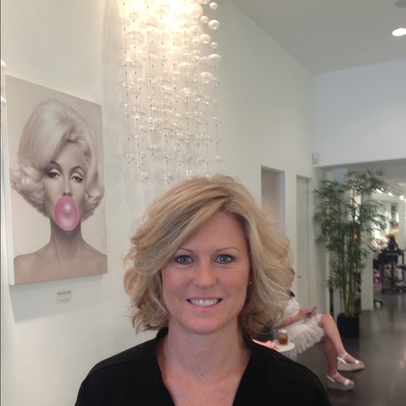 Profile Picture of Tonya Skurzynski (@tlskurzynski) on Poshmark