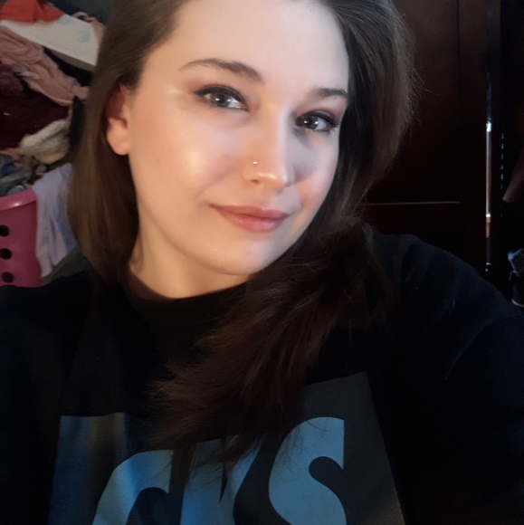 Profile Picture of Louise Mcgee (@mcgeelouise628) on Poshmark