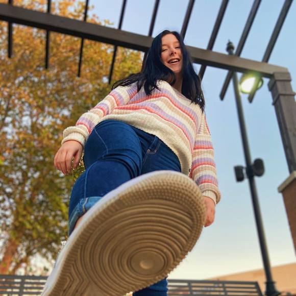 Profile Picture of Sydney Bockmon (@sydneybockmon) on Poshmark