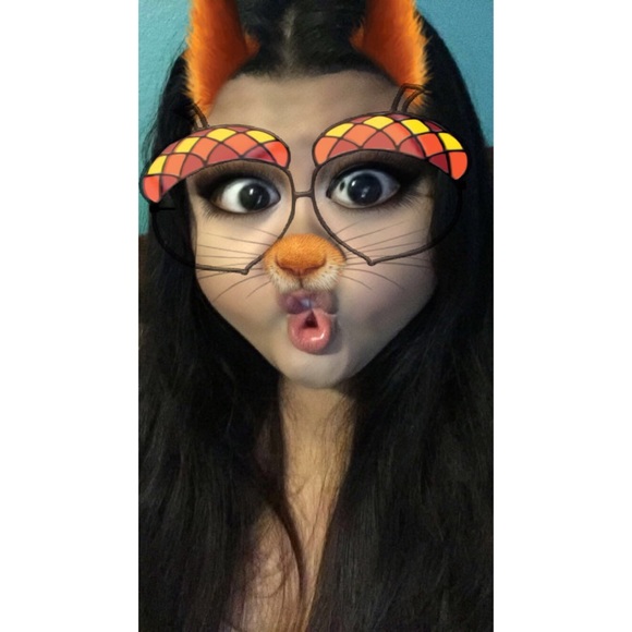 Profile Picture of April Tolentino (@fvckjane) on Poshmark