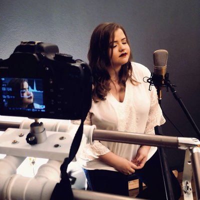 Profile Picture of Alice Rocha (@alicerochars) on Twitter