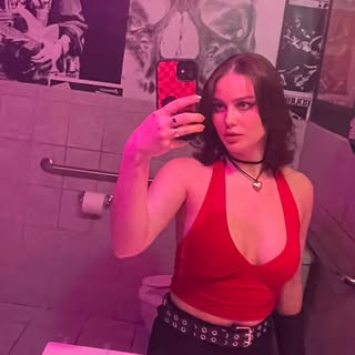 Profile Picture of liz harper🎱🍒💋🍸🌈🎲✨ (@lizmharper) on Instagram