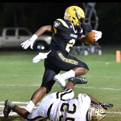 Profile Picture of Dee Hughes (@DeeHugh04204946) on Twitter