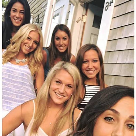 Profile Picture of Kaleigh Kfoury (@kaleighkfoury) on Poshmark