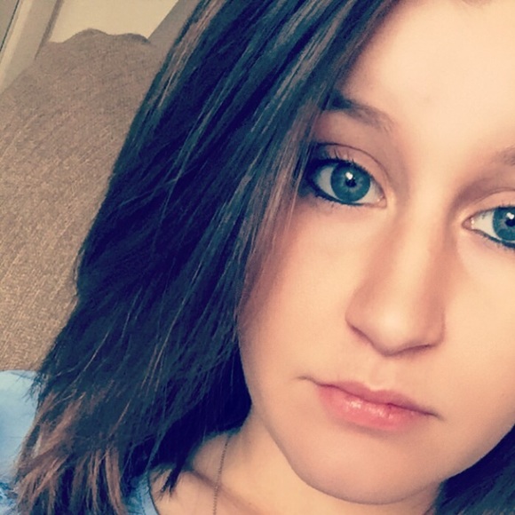 Profile Picture of Tiffany Prelog (@tiffprelo001) on Poshmark