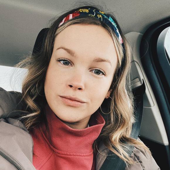 Profile Picture of Kimberly Winheim (@kcalbandgold) on Poshmark