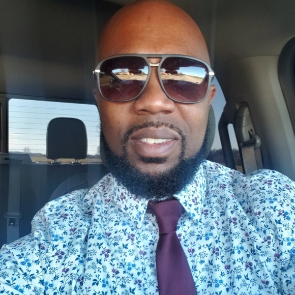 Profile Picture of James Hull (@jay6012006) on Poshmark