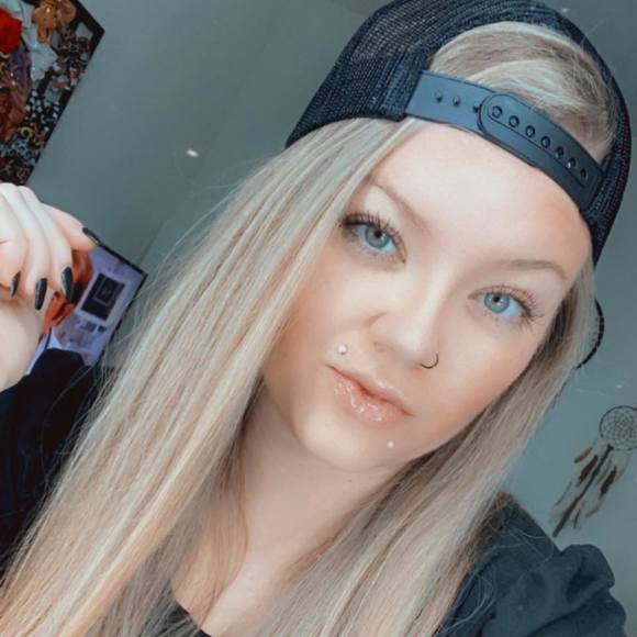 Profile Picture of Kayley Nuckolls (@kayley_nuckolls) on Poshmark
