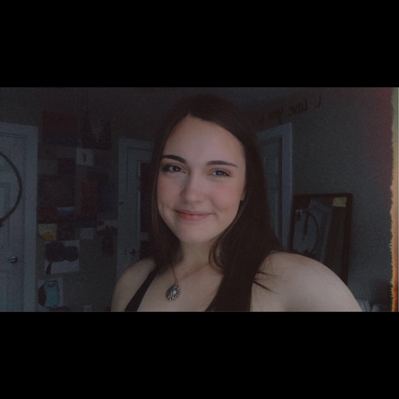 Profile Picture of Madison Lasky (@madilasky) on Poshmark