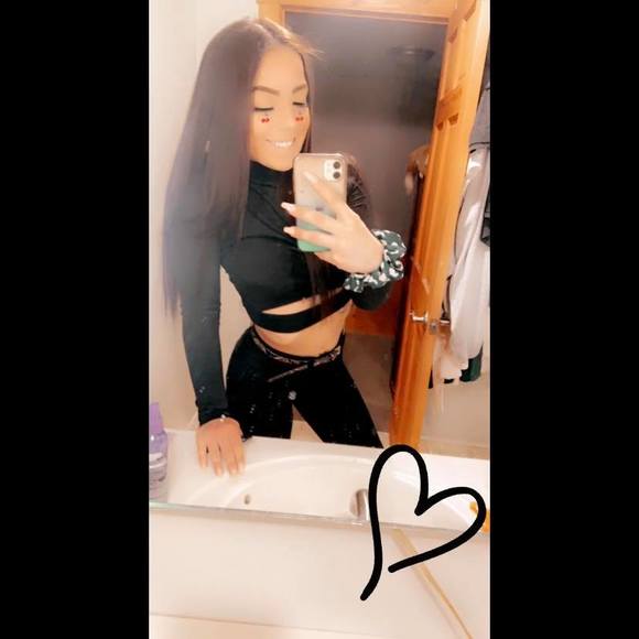 Profile Picture of Emily Bachurski (@emilybachurski) on Poshmark