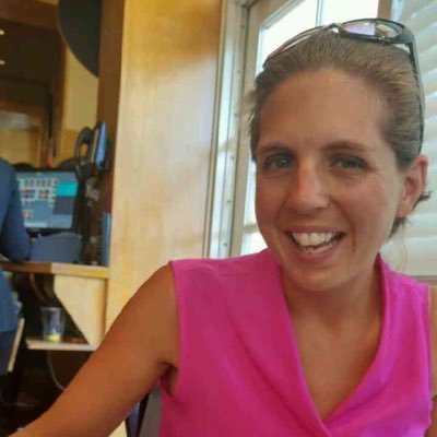 Profile Picture of Amanda Larkin (@heymrslarkin) on Twitter