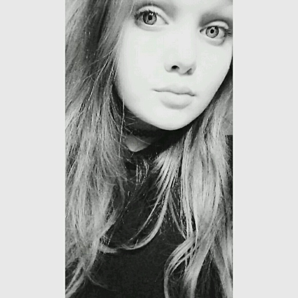 Profile Picture of Stephanie Owensby (@fadedfate) on Poshmark