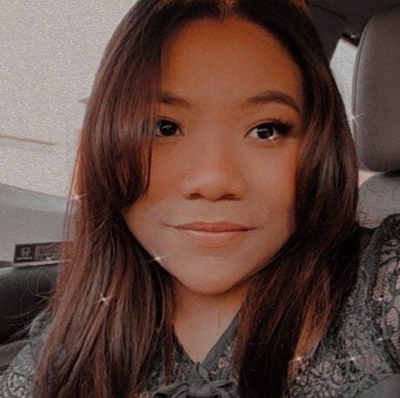 Profile Picture of Alina Trinh (@alina_felicia) on Poshmark