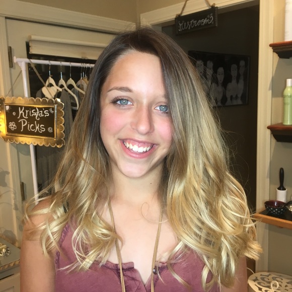 Profile Picture of Kera Hollatz (@makeupgirl03) on Poshmark