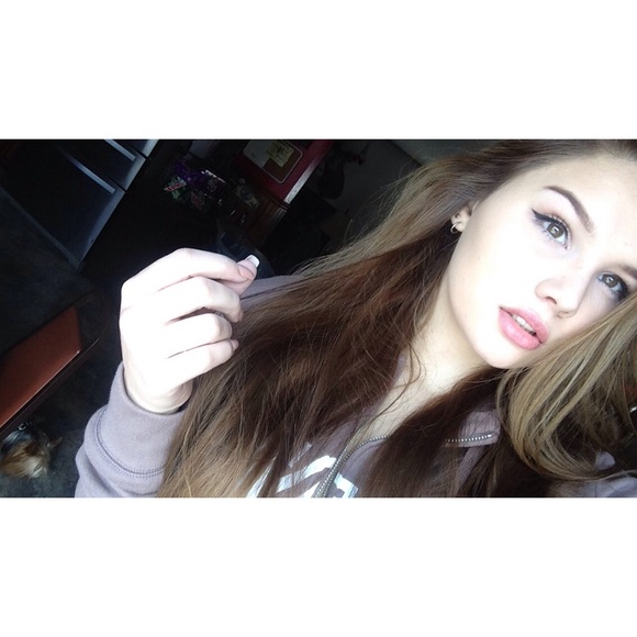 Profile Picture of Haley Semke (@haleyaesemke) on Poshmark
