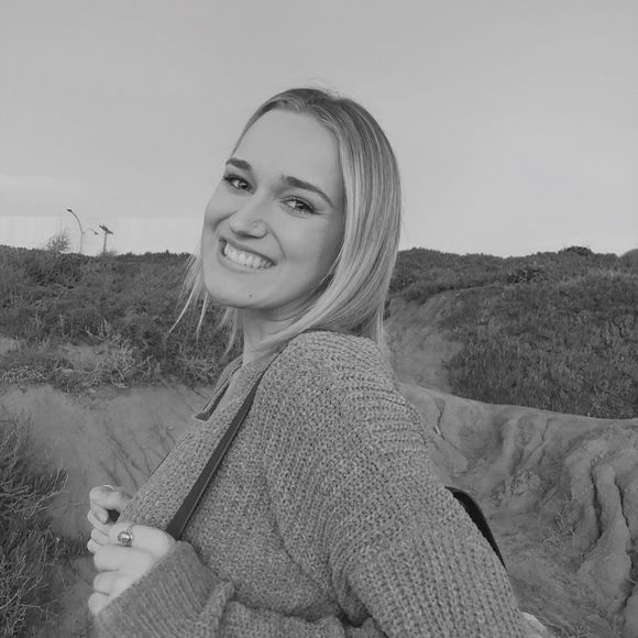 Profile Picture of Allyssa rachelle Warncke (@allyssawarncke) on Poshmark