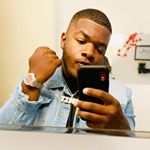 Profile Picture of 𝓦𝓱𝓲𝓽𝓷𝓮𝔂 𝓔𝓾𝓫𝓪𝓷𝓴𝓼 (@whit.thebarber) on Instagram