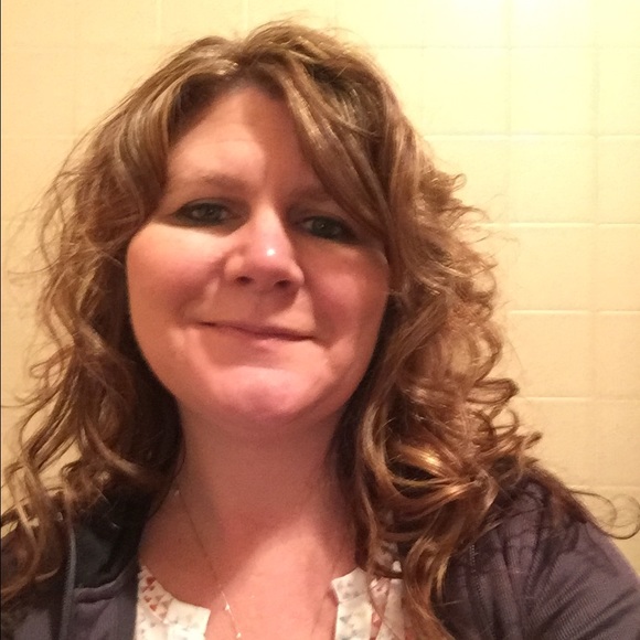 Profile Picture of Connie Rosselit (@cjrosselit) on Poshmark