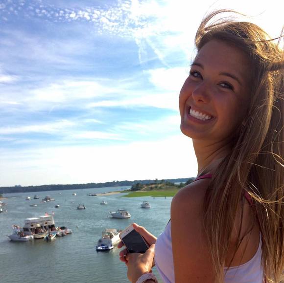 Profile Picture of Alex Saar (@alexsaar) on Poshmark