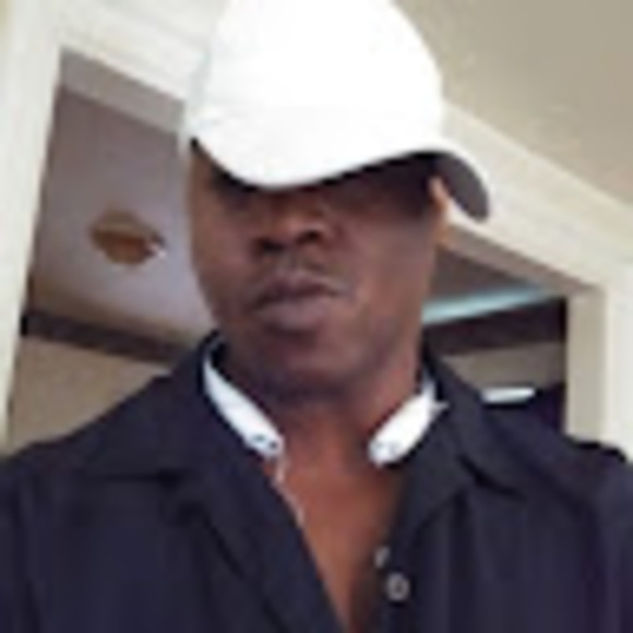 Raphael Smith - Poshmark Profile Picture of Raphael Smith (@raphael3431) on Poshmark