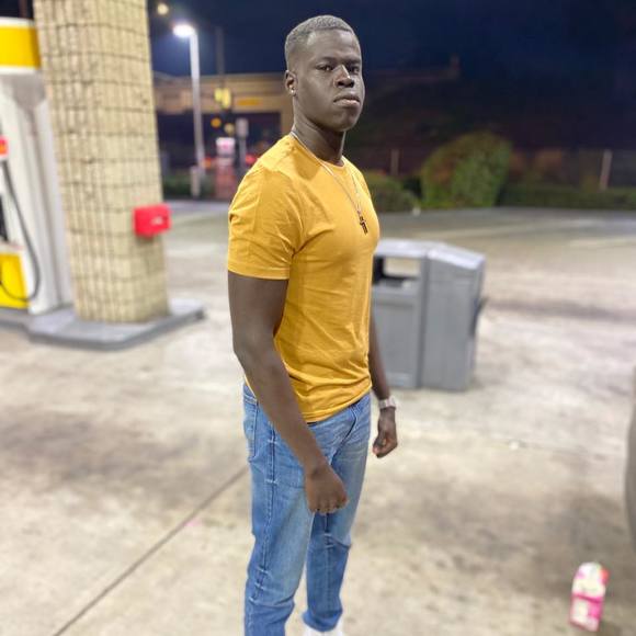 Profile Picture of Lam Lok (@lamlok24) on Poshmark