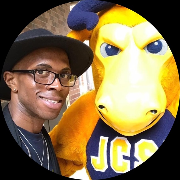 Profile Picture of Aaron bernard Ransom (@princeaybreezie) on Poshmark