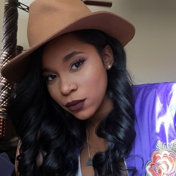 Janae Humphries - Poshmark Profile Picture of Janae Humphries (@janaesomone) on Poshmark