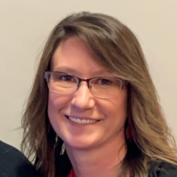 Profile Picture of Rhonda Unruh (@runruh25) on Poshmark