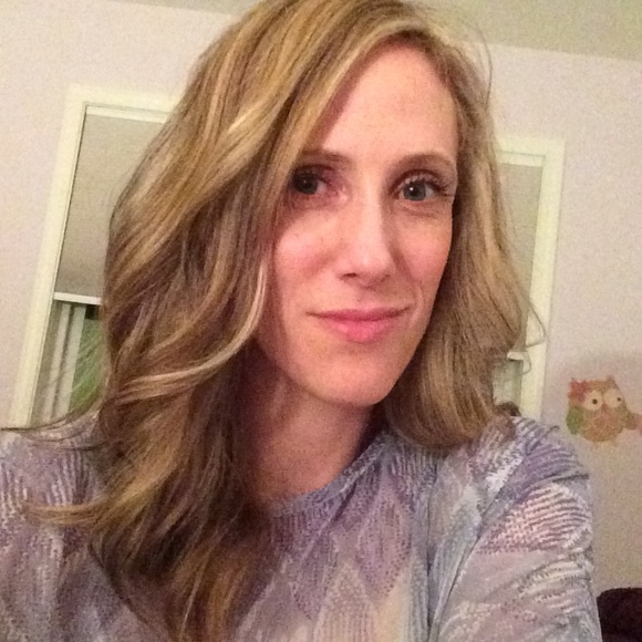 Profile Picture of Jennifer Haws (@jenniferhaws) on Poshmark