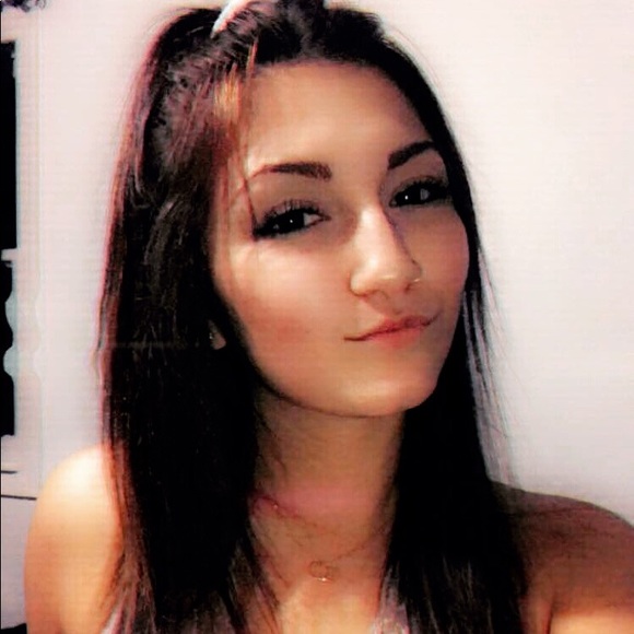 Profile Picture of Emily Cagnacci (@emilycagnacci) on Poshmark