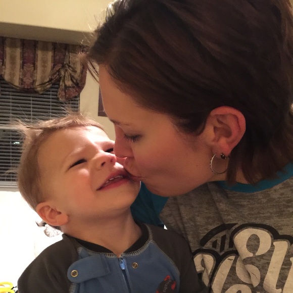 Profile Picture of Laura Carson (@lauracarson) on Poshmark