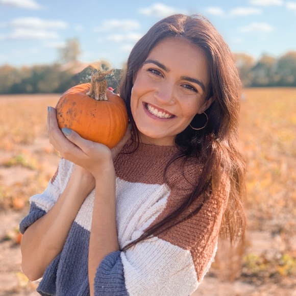 Profile Picture of Maya Lee (@mnl1313) on Poshmark