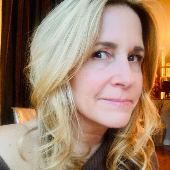 Profile Picture of Renee Towell (@reneetowell) on Poshmark