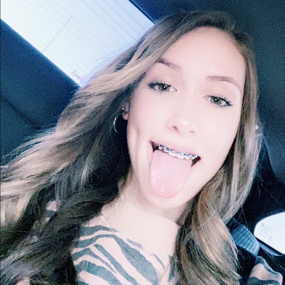 Profile Picture of Gracie Deadwiley (@graciedeadwiley) on Poshmark