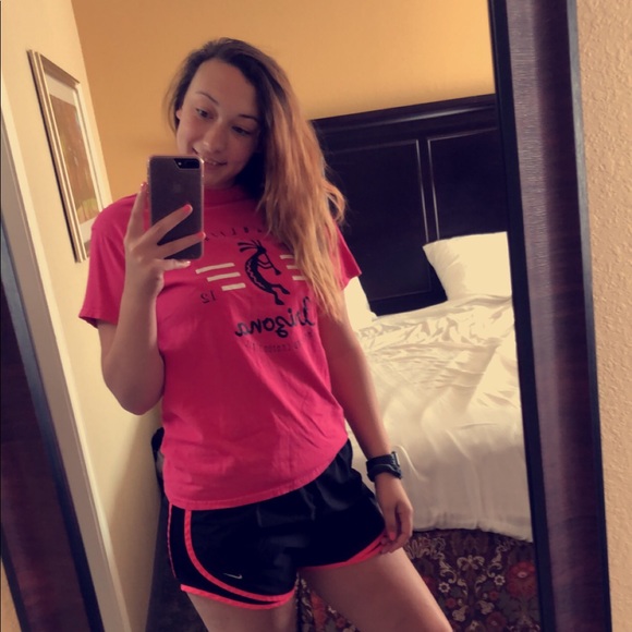 Tosha Baumgarden - Poshmark Profile Picture of Tosha Baumgarden (@toshanicole22) on Poshmark