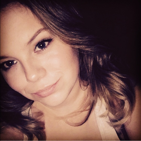 Profile Picture of Hazel Brown (@hazelbennie15) on Poshmark