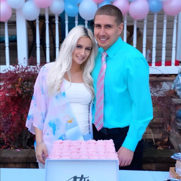 Profile Picture of Emmy Aspras (@emmy_mc_aspras) on Poshmark