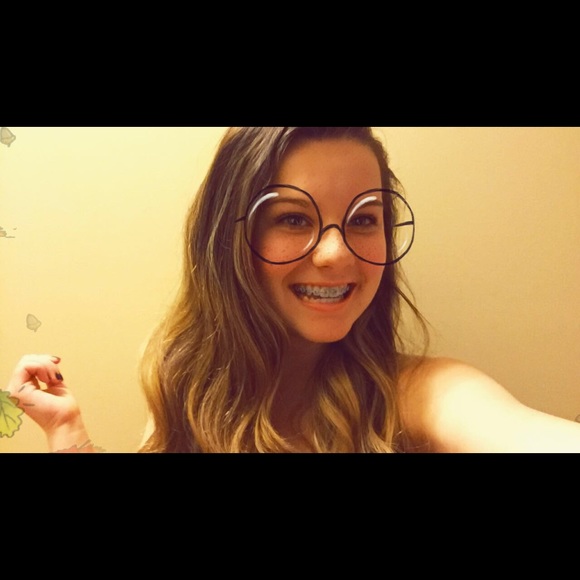 Profile Picture of Julia Mozingo (@julia_ellen27) on Poshmark