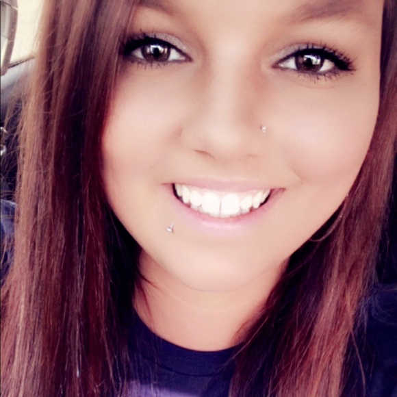 Profile Picture of Kelsie Conner (@kelsielee73) on Poshmark