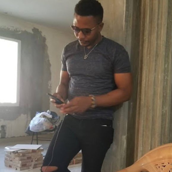 Profile Picture of Fenton Thomas (@fennythomas83) on Poshmark